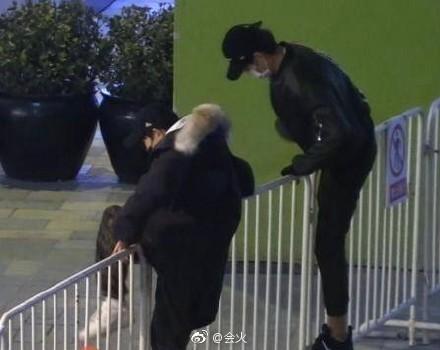 這個剛滿18歲的明星，危機公關做的比前輩好多了！