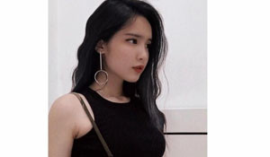 越南高中妹子福利美照 皮膚白皙，傲人上圍呼之欲出