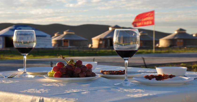 沙恩國際莊園攜手2018圣牧杯國誼賽暨首屆烏蘭布和沙漠沙產(chǎn)業(yè)博覽會新聞發(fā)布