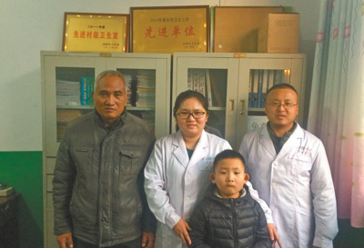 說說咱的新開始新希望

村里有1800多人，每天來看病買藥的就有幾十個(gè)?！敖o村民建檔也歸我們管，要是碰上出不了門的，我們還得上門給病人瞧病?！?【詳細(xì)】
