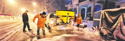 大雪突降，長(zhǎng)江日?qǐng)?bào)記者探訪各行各業(yè)從容應(yīng)對(duì)，武漢迎來(lái)瑞雪豐年