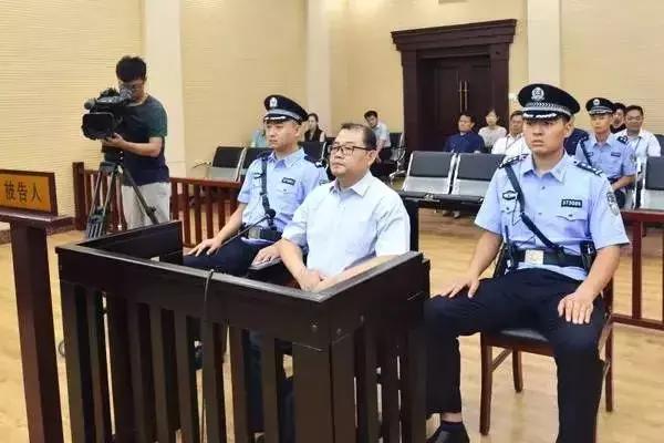 縣委書(shū)記升職后，遭原下屬敲詐勒索60萬(wàn)