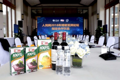 5月的中國品牌日，匯源登上人民日報整版，發(fā)出“我是匯源，我是中國品牌”的誓言。同時，整版海報以二維碼的形式鏈接720°VR全景視頻，引導大眾在VR世界中一覽匯源生產(chǎn)車間、科研場所、農(nóng)業(yè)產(chǎn)業(yè)園等內(nèi)容，深化他們對匯源品牌形象的多元化認知。這一營銷舉措承接年初系列傳播舉動，并進一步深化匯源在主流語境之中的品牌傳播，令人印象深刻。