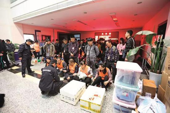 10億神藥詐騙:成分為糖每粒成本2元 每盒賣40萬(wàn)