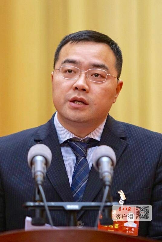 市政協(xié)委員葉毅：新能源車停車收費能否減半