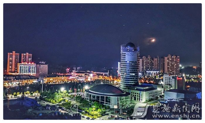 崛起的利川新城(李啟明攝)