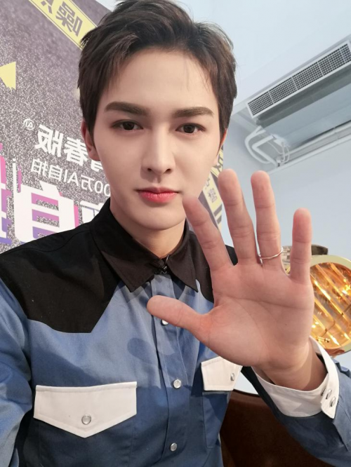 榮耀10青春創(chuàng)新營銷方式娛樂直播深度種草年輕人