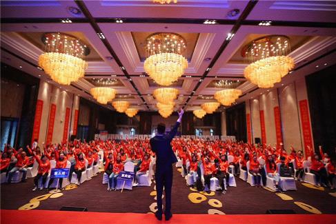 微世界新零售商學院：微商從業(yè)者一站式在線培訓服務平臺