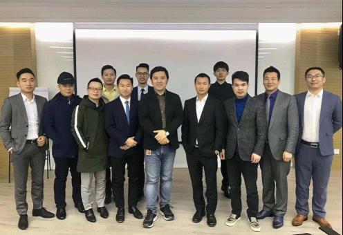 微世界新零售商學院：微商從業(yè)者一站式在線培訓服務平臺