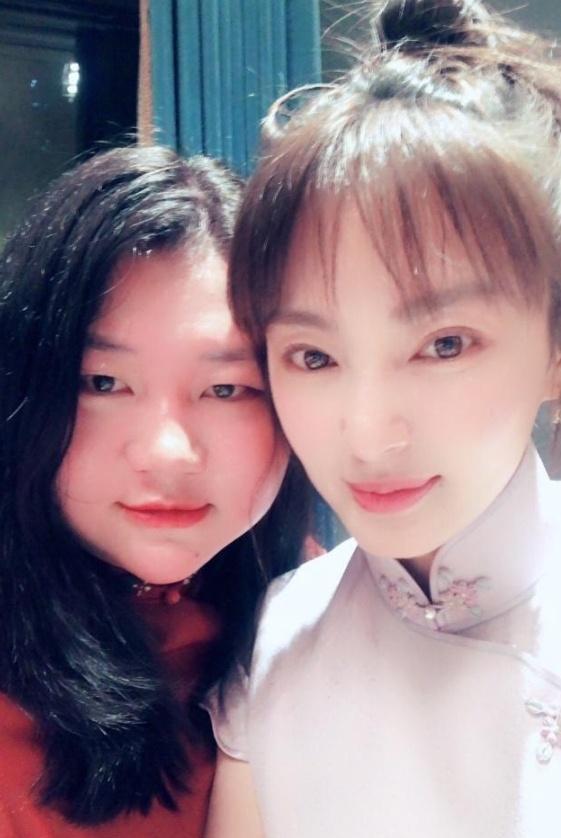 張雨綺的經(jīng)紀人公關(guān)能力太強，袁巴元服軟和解，稱只是一時沖動