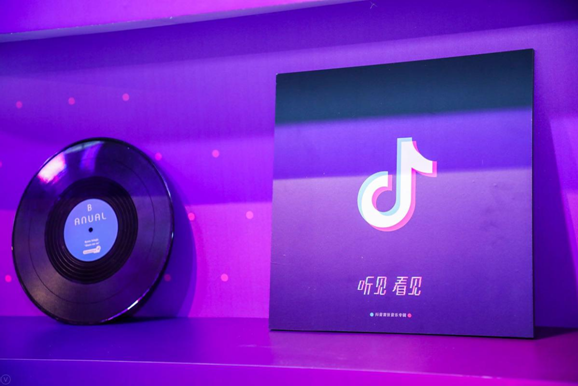 抖音發(fā)布首張專輯《聽見，看見》 啟動“2019看見音樂計劃”全面扶持原創(chuàng)音樂人