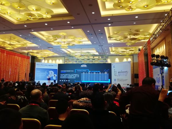 首屆醫(yī)療金融產業(yè)發(fā)展論壇暨中國醫(yī)療器械商學院五周年慶典現場