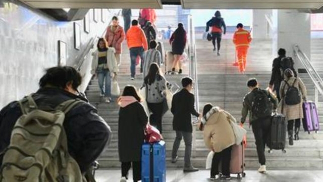 “霸座”還推搡乘警？一旅客被拘！