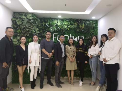 紛來首批經(jīng)紀人入駐,“精灌”營銷取代廣告營銷