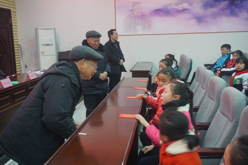 這一刻，幸福如此甜蜜沿灘舉行“暖冬”慰問活動