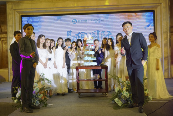 易桓集團(tuán)每皙年度交流會(huì)如期而至！微電商創(chuàng)業(yè)蛻變之旅從這一刻開(kāi)始！