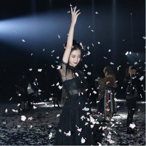 抖音快閃季“搶鏡”巴黎時(shí)裝周 短視頻營銷賦能時(shí)尚大牌年輕化