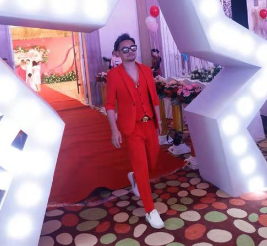 “神秘營銷第一人”背影哥——?jiǎng)?chuàng)營銷大時(shí)代壯舉！