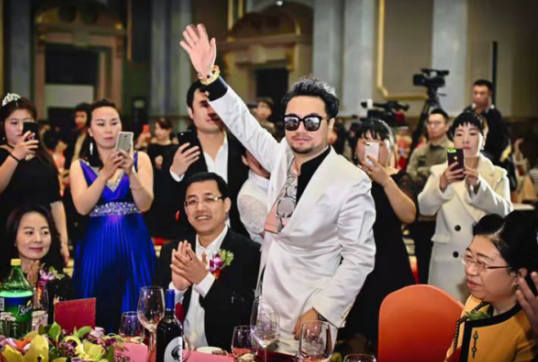 “神秘營銷第一人”背影哥——?jiǎng)?chuàng)營銷大時(shí)代壯舉！