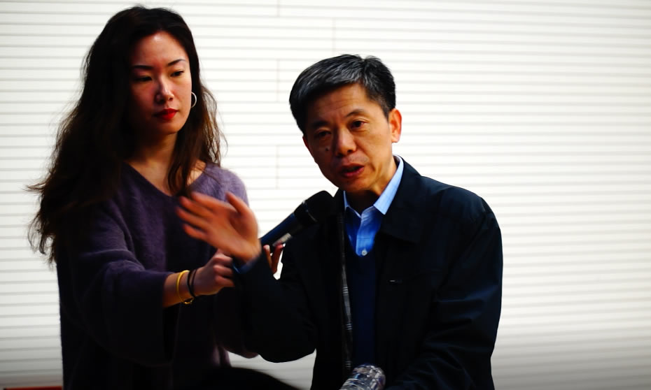 春節(jié)前這場衛(wèi)健委發(fā)布會有多火:主席臺記者席全坐滿 專家拿礦泉水瓶現場“