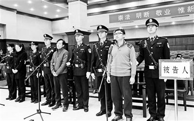 因?yàn)榭蛻籼峁┯袃攧h帖服務(wù)，昨天上午，被告單位北京口碑互動(dòng)營(yíng)銷策劃有限公司及該公司三名高管，因涉嫌非法經(jīng)營(yíng)在北京市朝陽法院受審。三名被告當(dāng)庭認(rèn)罪，并供述了口碑公司替大客戶進(jìn)行刪帖服務(wù)的一系列流程。