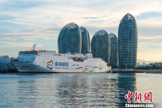 圖為海南三亞鳳凰島郵輪母港?！●樤骑w　攝