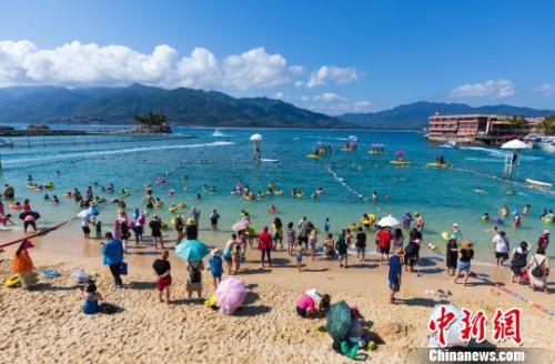 海南春節(jié)假期前三天接待游客略降 免稅銷售曬佳績(jī)