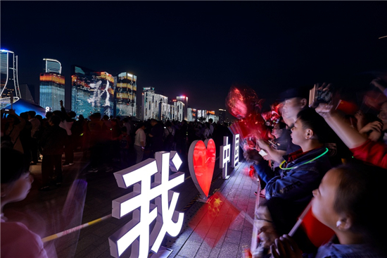 這個春節(jié)，世界見證了更好的杭州 大年初三，杭州這幕驚艷燈光秀，火了！